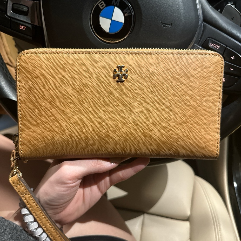 tory burch wallet